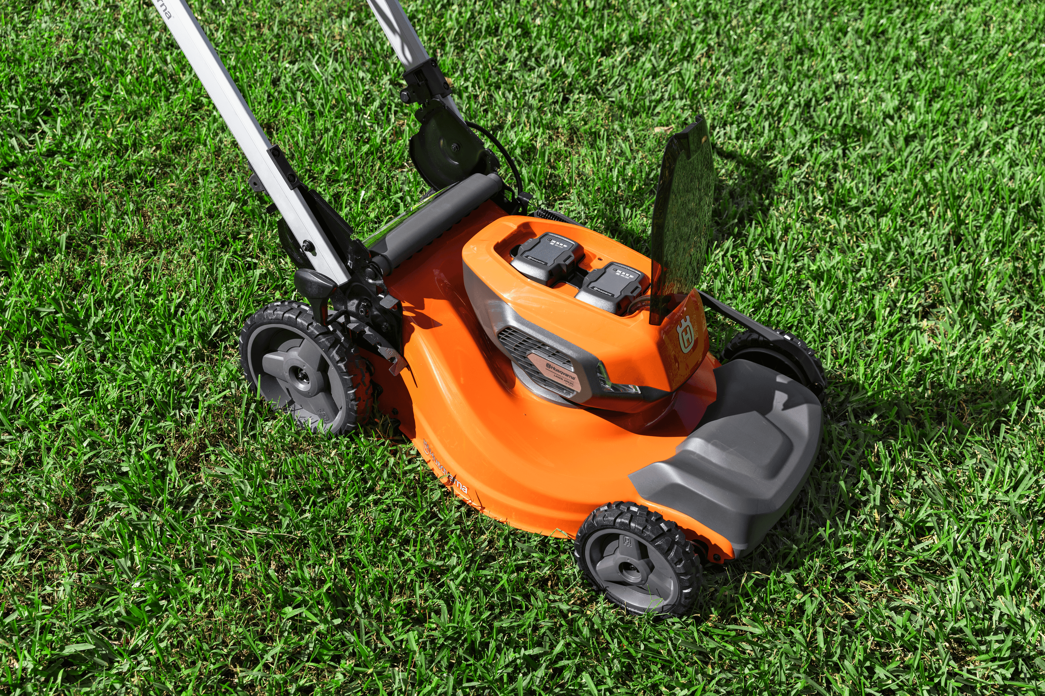 Lawn Xpert™ LE322R without battery and charger image 2